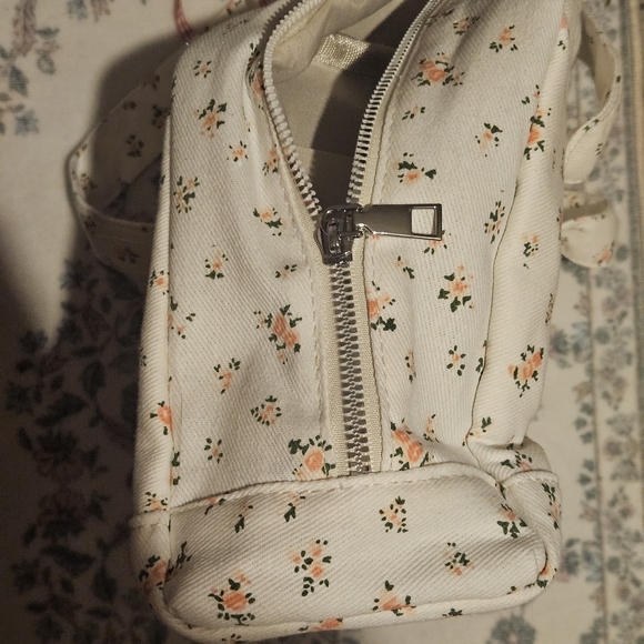 Floral White Handbag - Picture 4 of 5